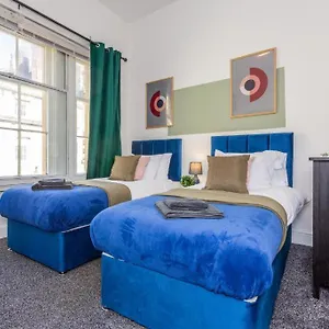  Apartment Newcastle's - Sleeps 10 United Kingdom