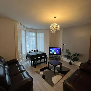  Apartment Arthurs Hill Newcastle, Free Parking Fully Equipped Kitchen 4 Bedrooms, Near Centre United Kingdom